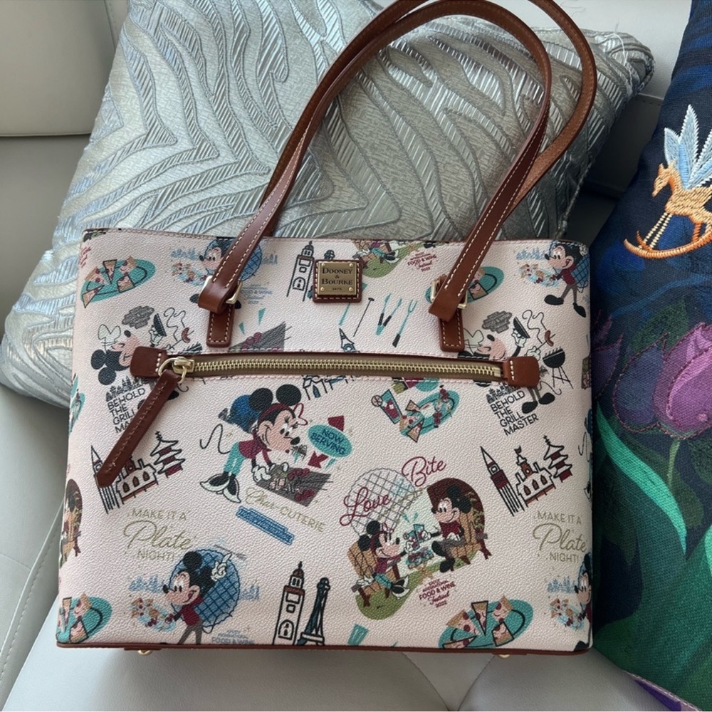 Disneys Dooney & Bourke Food and Wine Tote NEW